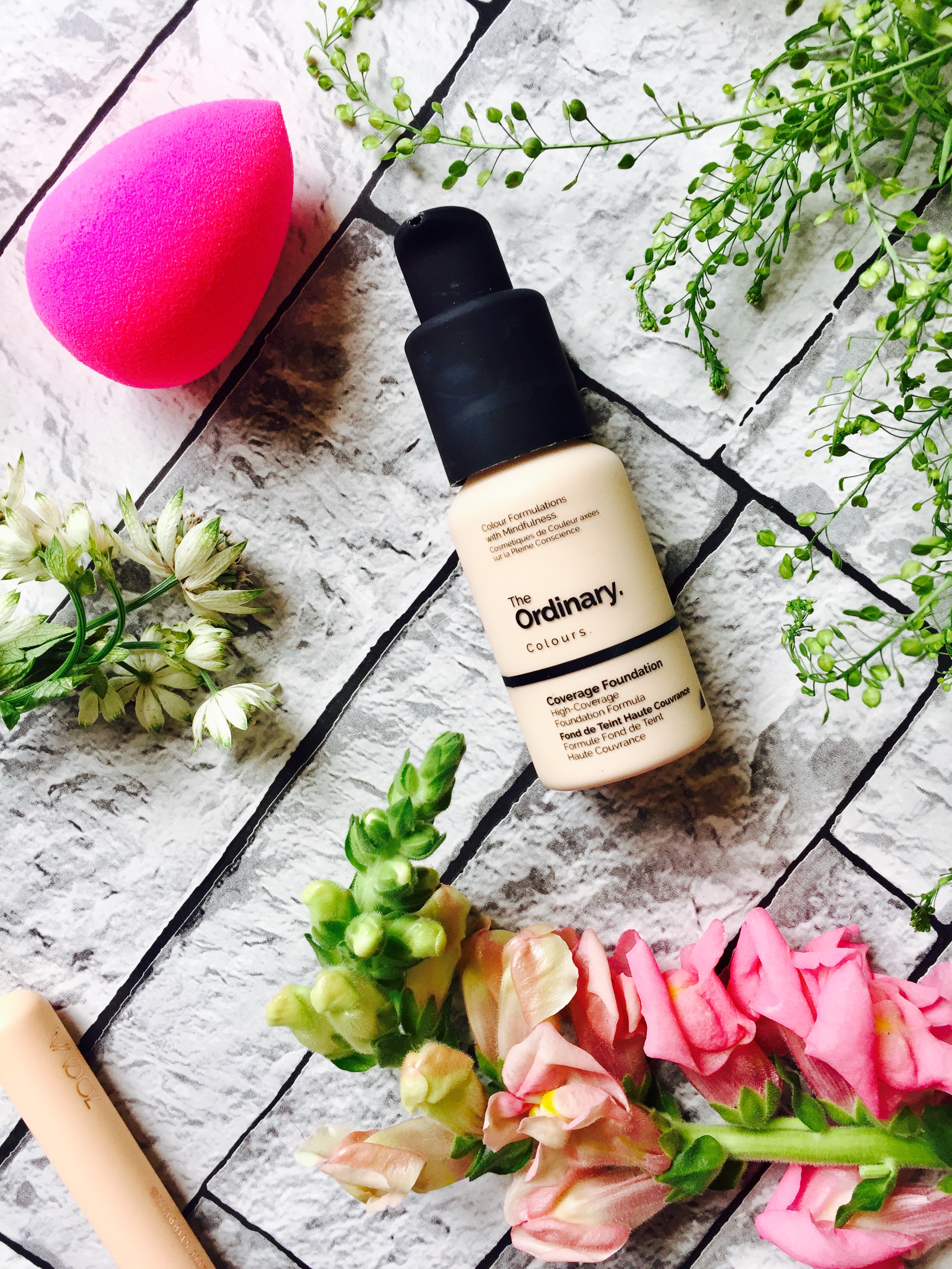 The Ordinary Serum Coverages foundation review pale skin 1.0P swatches